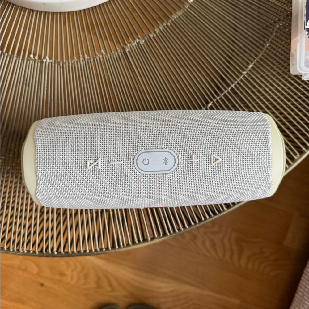 JBL Charge 4 - Picture 3 of 5
